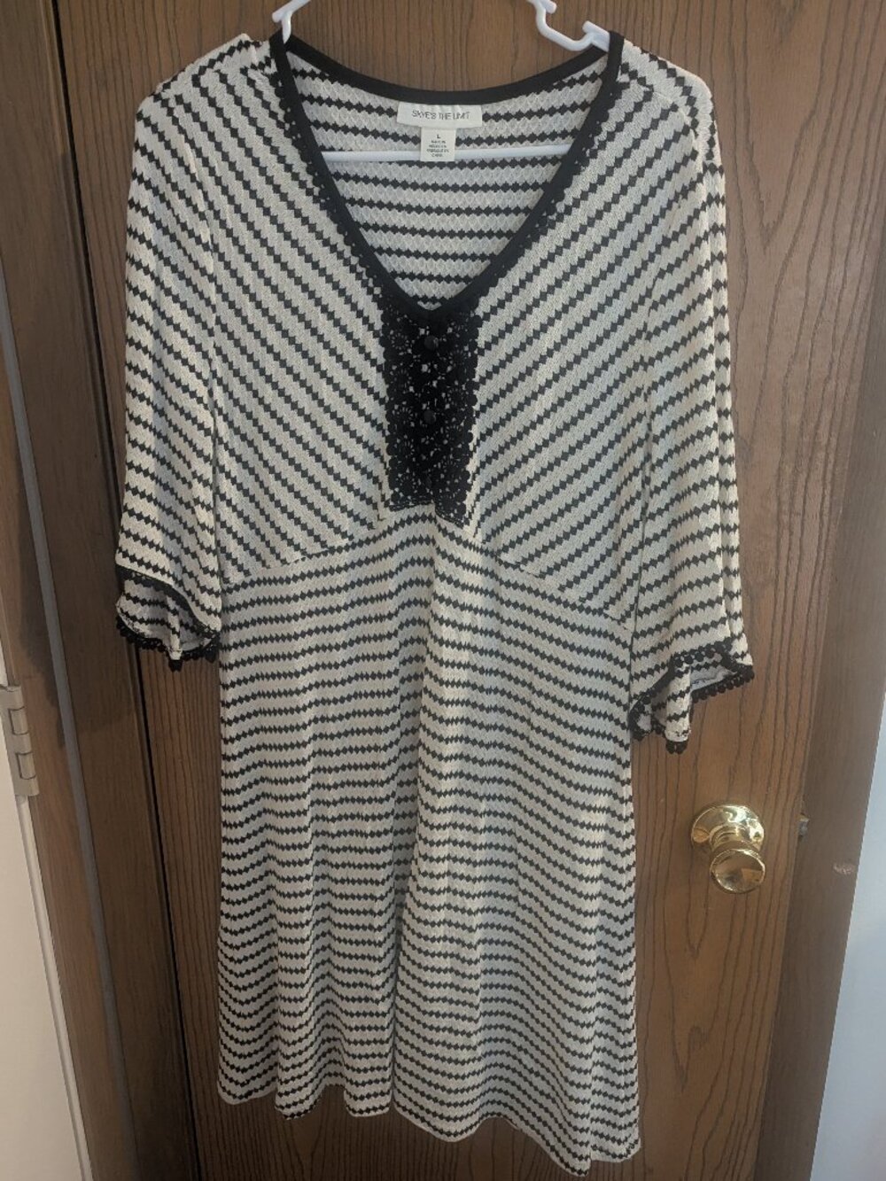 Skyes the Limit Knit VNeck Crochet Flare Sleeve Black/White Dress Geometric-L